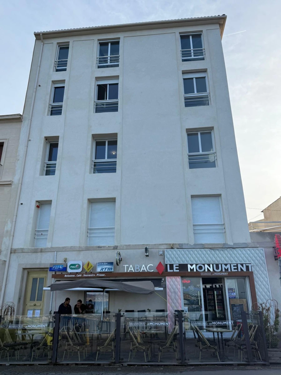 Ravalement de façade sur la corniche marseillaise 