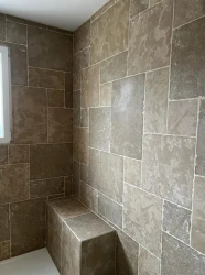 Pose de carrelage dans une maison neuve  